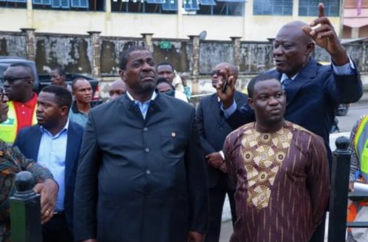 RogerNdine's tweet photo. Légende du football camerounais, Samuel Mbappe Leppe, dit « Maréchal »

Initiative de la Mairie de la ville de Douala avec pour objectif de promouvoir le football camerounais.

Cette statuette se dresse fièrement dans la capitale économique et constitue plus que jamais un repère. https://t.co/2FLj20tjsN