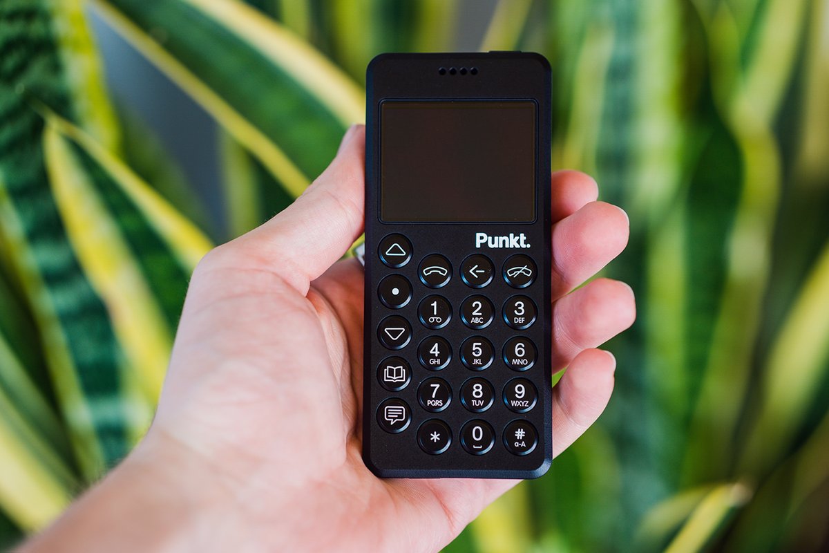 punkt's tweet photo. The Punkt #MP02 is a mobile phone thats just that, a mobile phone that sticks to its core functions, calling & texting. It aims to be somewhat liberating
https://t.co/HWEvzNSqLP #technology_tamed #punktdesign #minimalism #jaspermorrison #PunktCommunity Ph credits: David Fuchs https://t.co/KqrsknxNms
