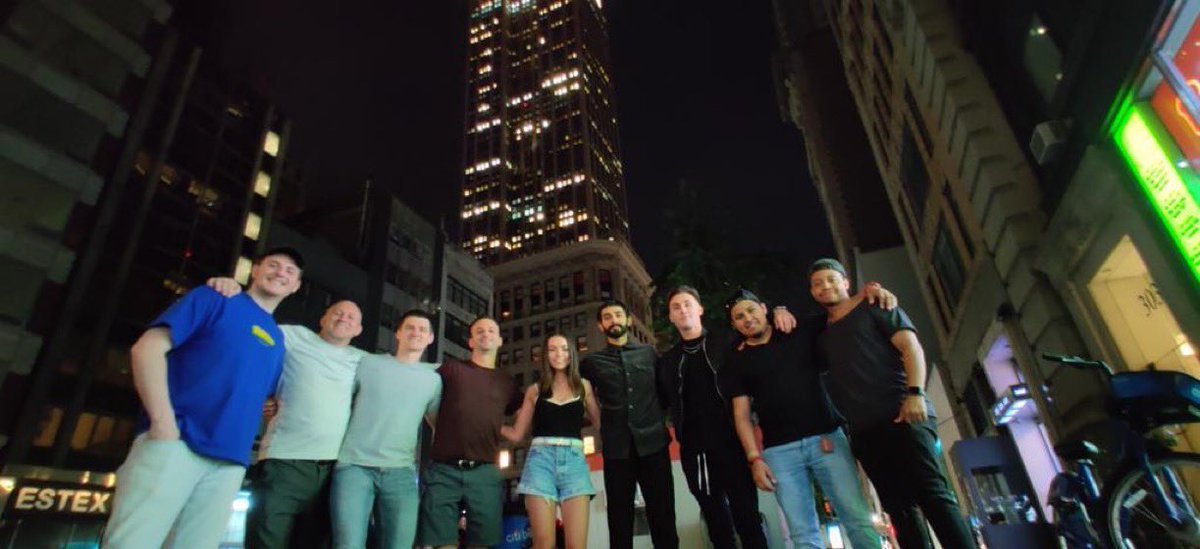 rizzzzen's tweet photo. LEGENDARY NIGHT!! #debikers #NFTNYC @DeGodsNFT @DuppiesNFT https://t.co/9Zu2hAcxdK