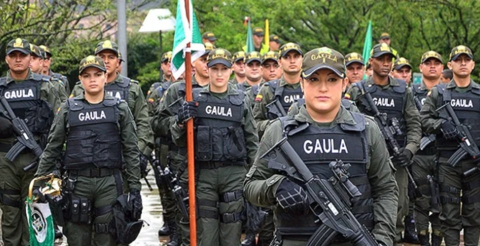 EcheverriVasq's tweet photo. Tengo que decirlo, amo a mi país, pero hoy, Fuerzas Armadas, Fuerza Pública y la memoria de sus héroes que ofrendaron su vida por ustedes, nos sentimos traicionados por los colombianos.... https://t.co/CuGNDJ9sPu