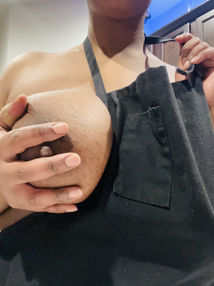 ebonyfusion118's tweet photo. Come get your breakfast daddy #tittytuesday https://t.co/IjbYqCTq8c