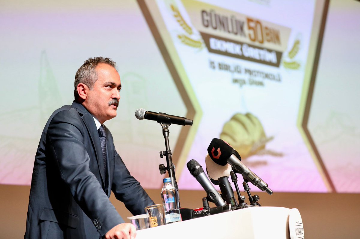 tcmeb's tweet photo. Meslek Liseliler, Gaziantep'te Günlük 50 Bin Ekmek Üretecek

Gaziantep İl Millî Eğitim Müdürlüğü ile Gaziantep Büyükşehir Belediye Başkanlığı arasında halkın kaliteli ve ucuz ekmeğe ulaşması amacıyla iş birliği protokolü imzalandı.

👉🏻 https://t.co/wBoRcfY9kY https://t.co/VecAj4ExZ4