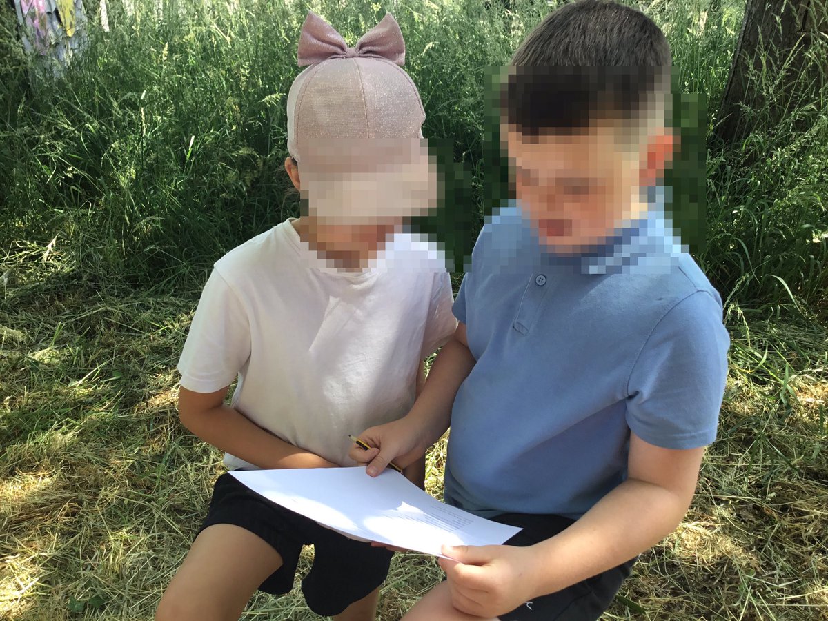 LeysFarm's tweet photo. Class 4W enjoyed being out in the Shakespeare garden this morning to rehearse their speaking and listening skills ready for some performance poetry. #LFJSEnglish #LFJSSpeakingandlistening #LFJSPoetry #LFJSOutdoorlearning https://t.co/szGMItVy3f