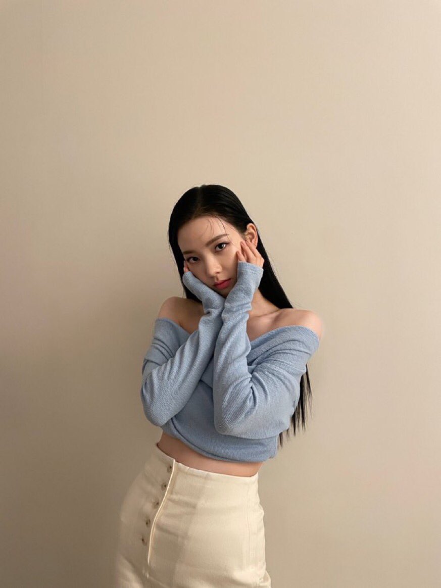 YUOKARlNA's tweet photo. ⠀
Been dwelling in a chamber of solitude in short a while since I was just started revamp, henceforth a hello wouldn’t hurt even a single soul, I assume? The name is Angel Karina 🧚🏻‍♀️ and I’m here now to give you a friendship offer! Please spread this with retweet it! Thanks ♥️
⠀ https://t.co/4isyNNPkjN