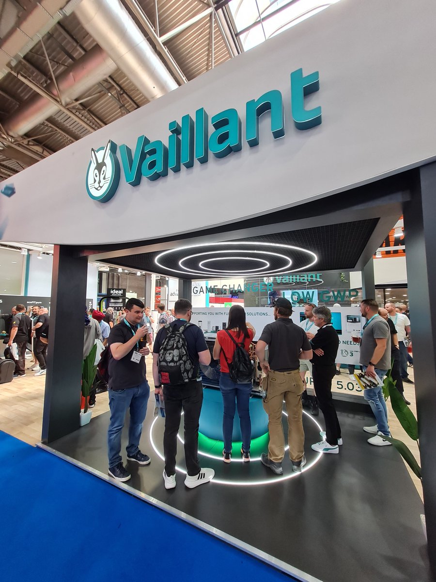 aneta_richo's tweet photo. Busy busy busy stand at @Installer_Show 💚🐰 https://t.co/2SNANujhTV