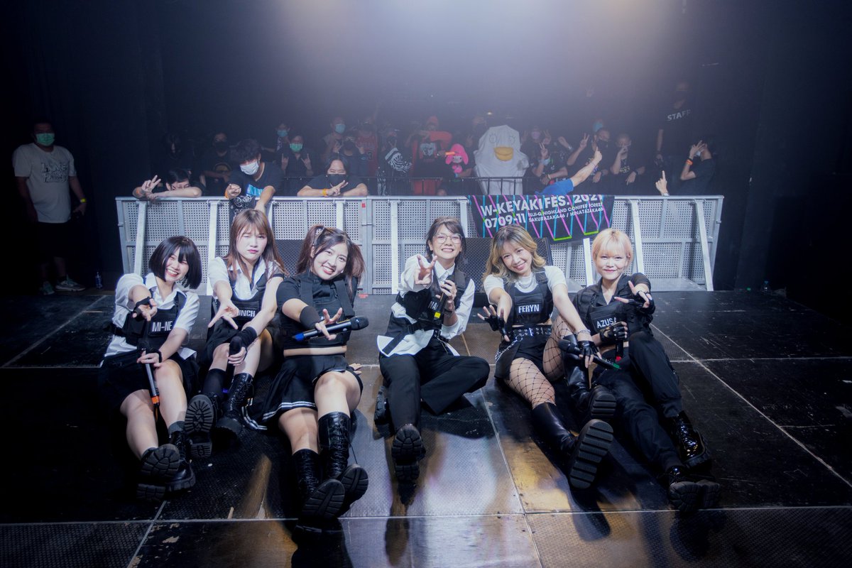 akirakuroidol's tweet photo. งาน #Blazelive Vol.9 ที่ผ่านมามีแต่ความโป๊ะทั้งนั้น แถมลั่นเปิดเพลงลึกลับหลุดออกมาด้วย 😭
แต่ก็สนุกมากๆเลยนะคะ ขอบคุณทุกคนที่มาดู มาเชียร์ มาอุดหนุนสินค้าพวกเรานะคะ รับรองว่าในเร็วๆนี้มีอะไรเซอร์ไพรส์อย่างแน่นอน!! 😤❤️
ขอขอบพระคุณงาน BLAZE LIVE มากเลยนะคะ
#akirakuro #AKIRAKURØ https://t.co/8A4U8H9N1j
