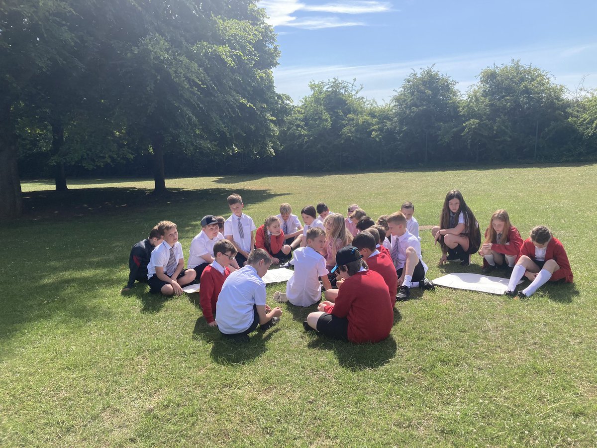 CopleyJuniorYr5's tweet photo. It’s time! We are debating whether homework should be set in primary schools. We have had some brilliant persuasive points made! #debate #fororagainst #persuasive https://t.co/hOnhsVws5g