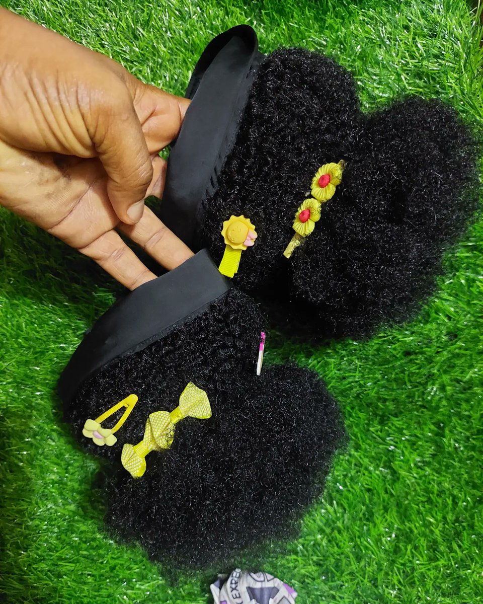 FAYTH_____'s tweet photo. Slide 1: Kiddies ponytail 
Slide 2/3: Afro Band Wig For 4yrs above
Slide4: Afro Baby Band Wig 11months-2yrs 
Send a DM to order 
Payment validates order https://t.co/hjxyXpM4HG