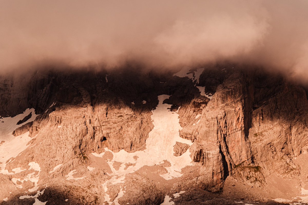 VRphotography74's tweet photo. Gm ☀️

Creepy or not ? Mountain look dangerous but amazing at the same time 🗻

#NFTCommunity #nftphootgraphy #NFTphotographers https://t.co/WHeLEfkbSH