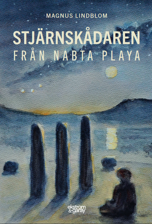 magnuslindblom6's tweet photo. Kan knappt tro det! Nu är min debutroman tryckt och finns i lager! Snart får jag hem några och kan få HÅLLA i en färdig bok!! Boken släpps den 1:e Juli. Kan beställas på Bokus. Läs mer om boken på min hemsida: https://t.co/Zddt5c466x
#bok; #debutroman; #fantasy; #nabtaplaya; https://t.co/GYPtGIGmeL