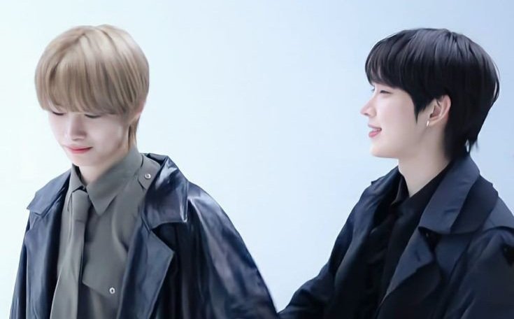lacuna

— a filo sunki au where dale accidentally kissed someone at the crowded entrance of the café near their university; it turns out to be kiel's most kept first kiss. What will happen after that incident?