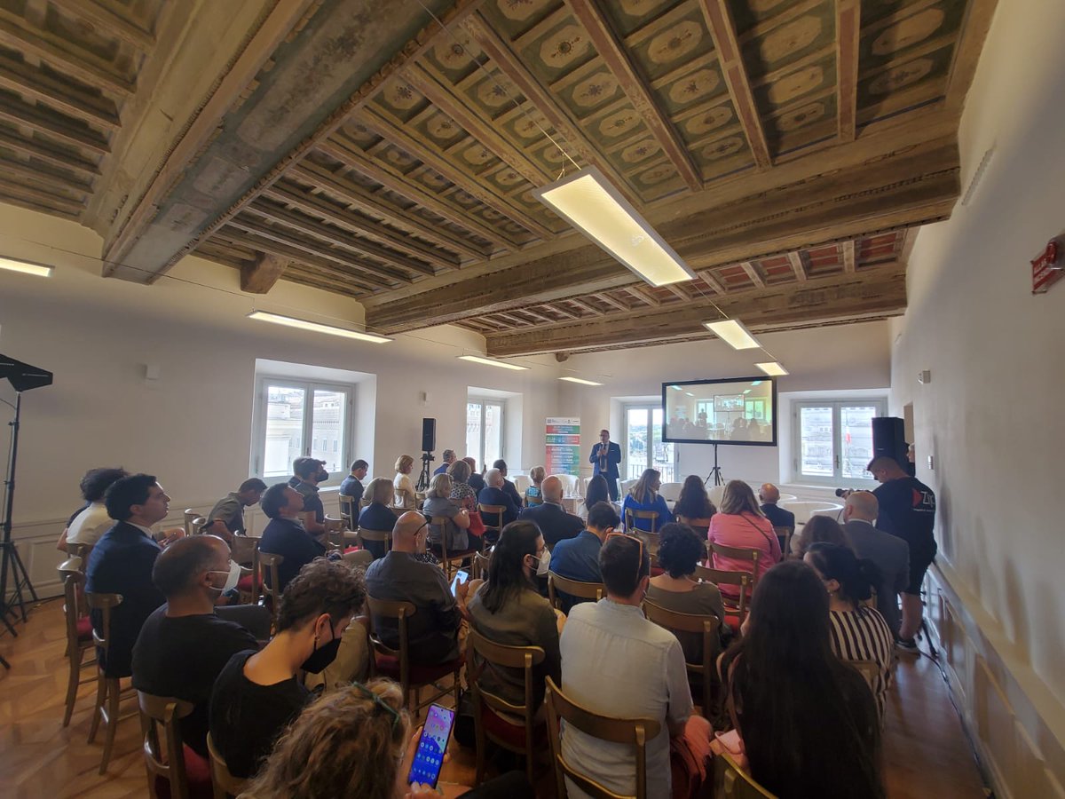 ZipProgetti's tweet photo. In diretta da Palazzo Bonaparte a Roma! 🎤🎥
#Zip #Projects #Events https://t.co/ILMVuYOcqe