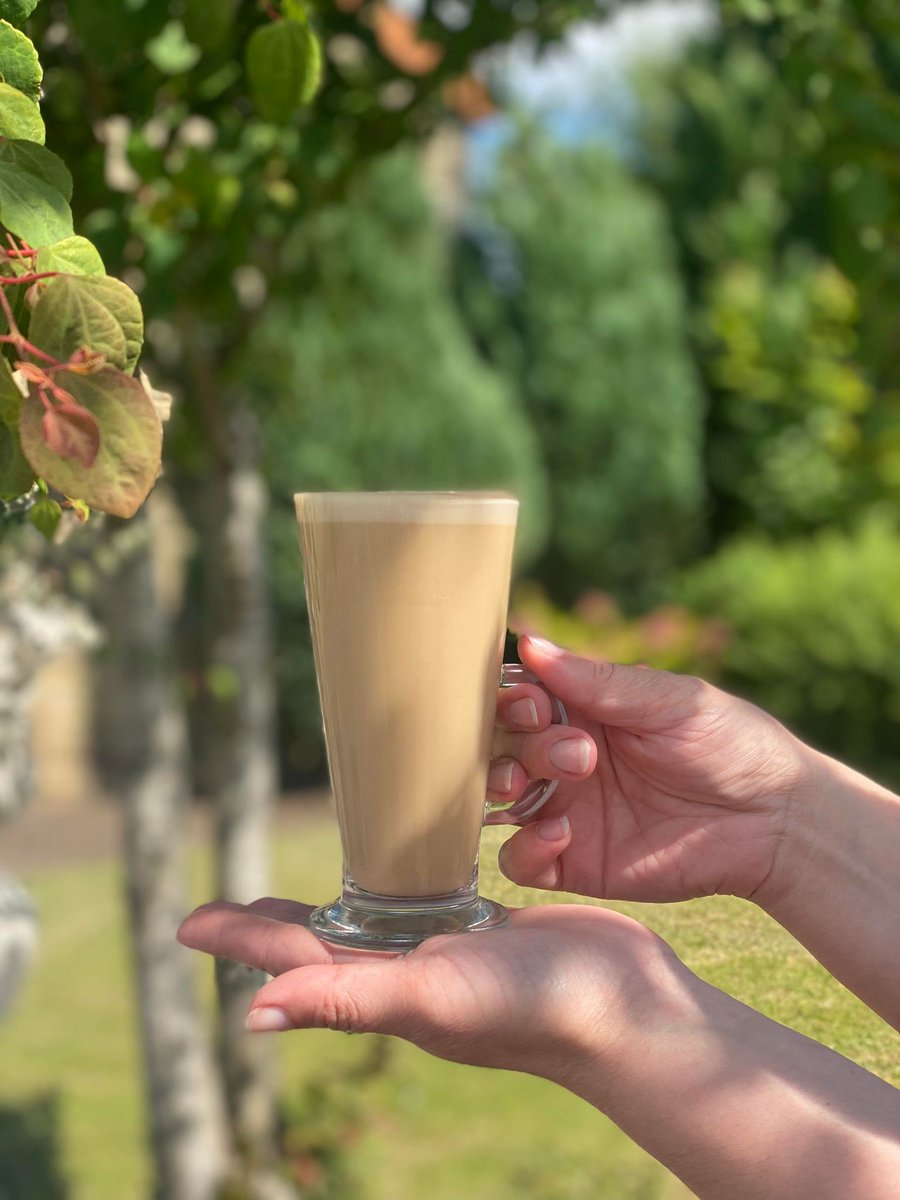 CA F F E  L A T T E 

Are we making it a double or a single shot today? ☕

Thank you to the lovely Anastasija for being the hand model today! ✌

#caffelatte #coffeeart #coffeelover #coffeedrinker #espresso #redhallhotel #ramsbottom #tuesdayvibe