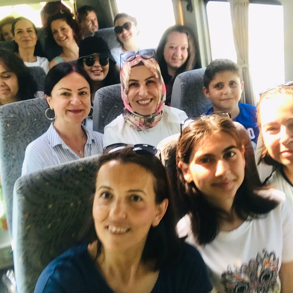 ayd_sehit's tweet photo. Ve son. 2021 - 2022 eğitim - öğretim yılını güzel bir kahvaltı etkinliğiyle bitirdik. Bu yıl süper geçti. İnşallah seneye bomba gibi olmak niyetiyle tüm öğretmenlerimize iyi tatiller. https://t.co/s2u4I1vwBs