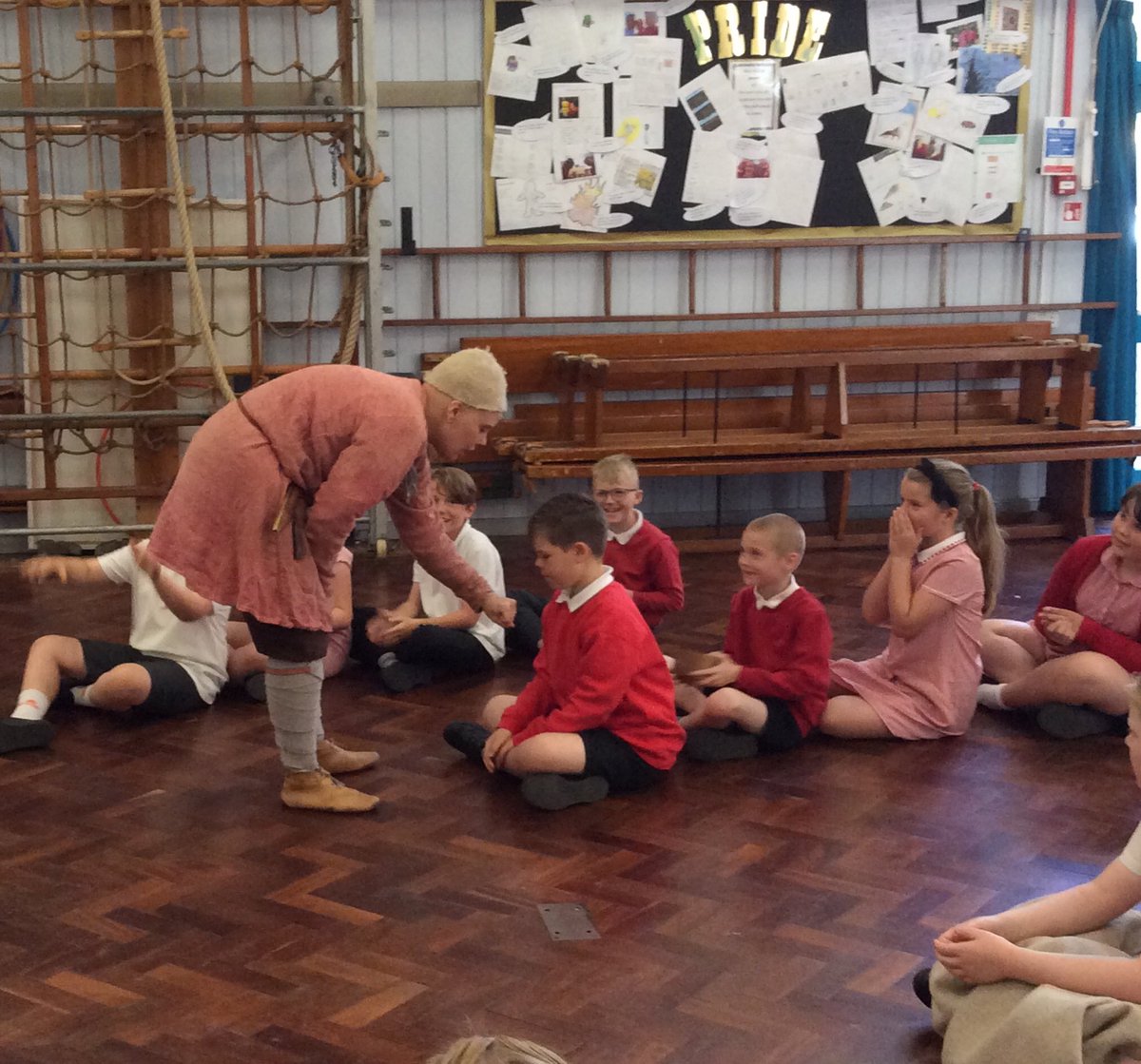 MIssBai69392016's tweet photo. #year4 #vikingworkshop #joeyshistory. The Viking boats are arriving at Lindisfarne. @stjs_staveley @vikingsinschool https://t.co/IDwnUoStdq