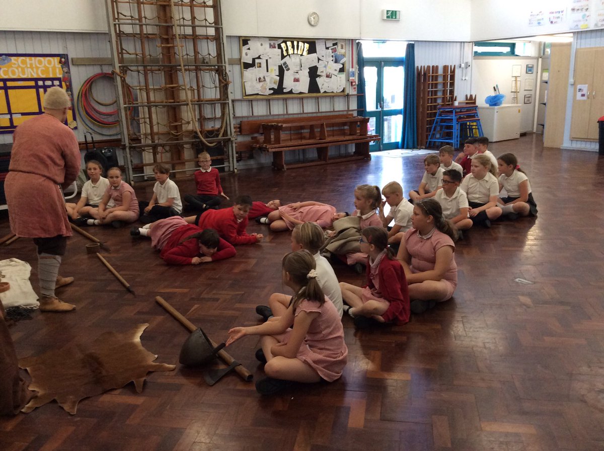MIssBai69392016's tweet photo. #year4 #vikingworkshop #joeyshistory. The Viking boats are arriving at Lindisfarne. @stjs_staveley @vikingsinschool https://t.co/IDwnUoStdq