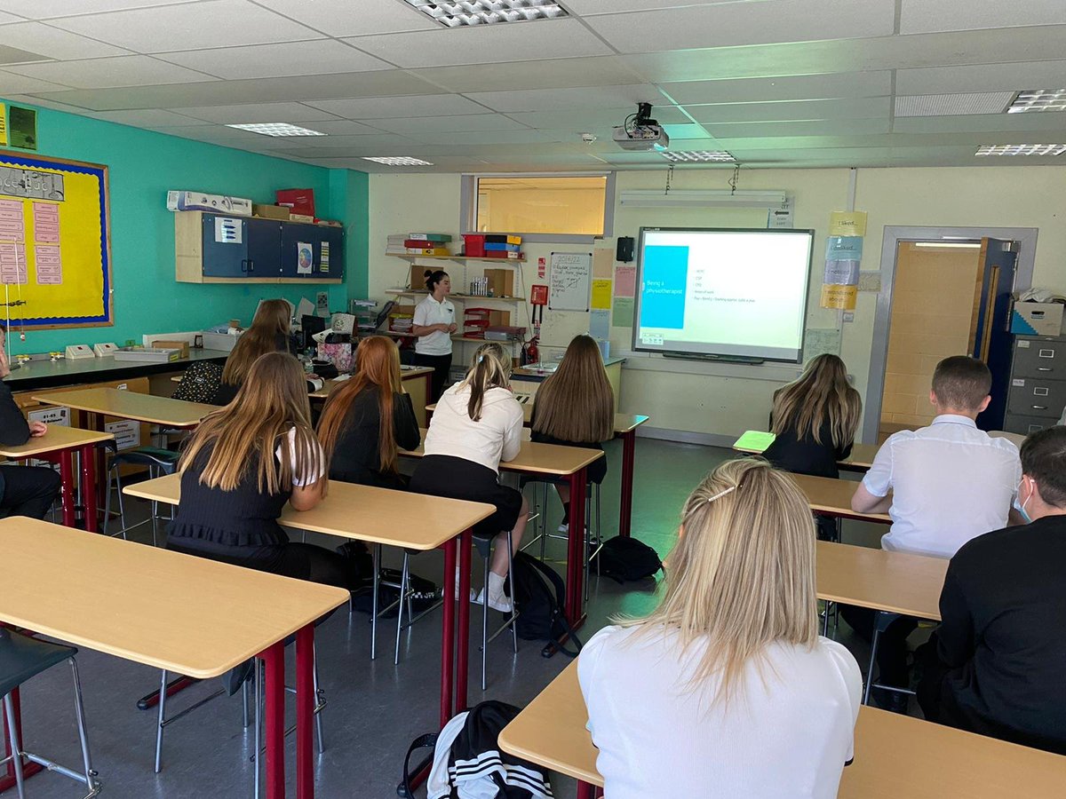 castlemilk_high's tweet photo. It was great to welcome Claire from @PAMGroupUK to the Health Sector class today! She gave a really engaging and thought provoking insight into the healthcare industry and specialisms such as physiotherapy and occupational therapy. #workinsights #DYW https://t.co/NstQZsne2c