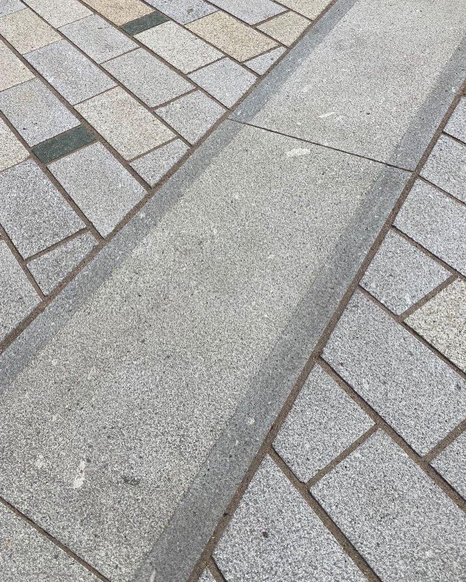HScape_Surfaces's tweet photo. 💦🔥⚒️
#manchester #townhall #waterjet #sandblast #bronze #silva #montemuro #cinza #bushhammered
@PlanitIE
@Lendlease
@burlingtonstone @TradstocksW
@Hardscape_Ant
@Luke_IPSurfaces @MurielleJayer https://t.co/MubEG2K077