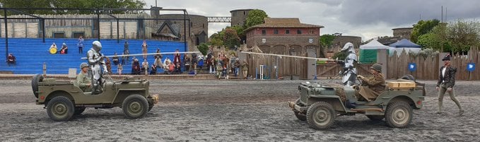 fakehistoryhunt's tweet photo. Something's not quite right here but I can't quite put my finger on it ;) https://t.co/Q6BAEM8Xm3