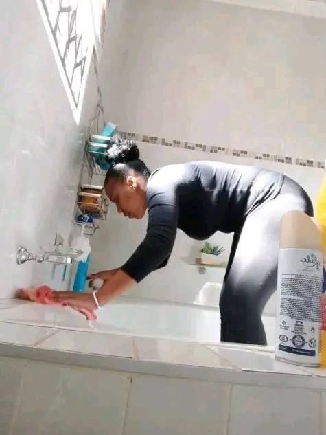 AdvoBarryRoux's tweet photo. This is Lerato kwago. She's a South African youth from Johannesburg who generates income by cleaning peoples home and now she's the founder of the company called SLANKE CLEANS 

Let's make her thefamous maybe her clients are on your timeline. 

Contact📞 : 0814157976" https://t.co/XtoavP6ENk