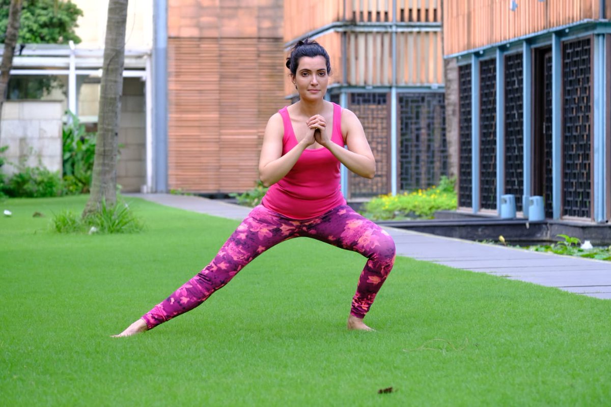 ArpitaCP's tweet photo. YOGA is the gateway to happiness that the body needs in daily life! Happy yoga day! 

#YogaDa #yoga #yogaeveryday https://t.co/Z8zxLFvxGZ