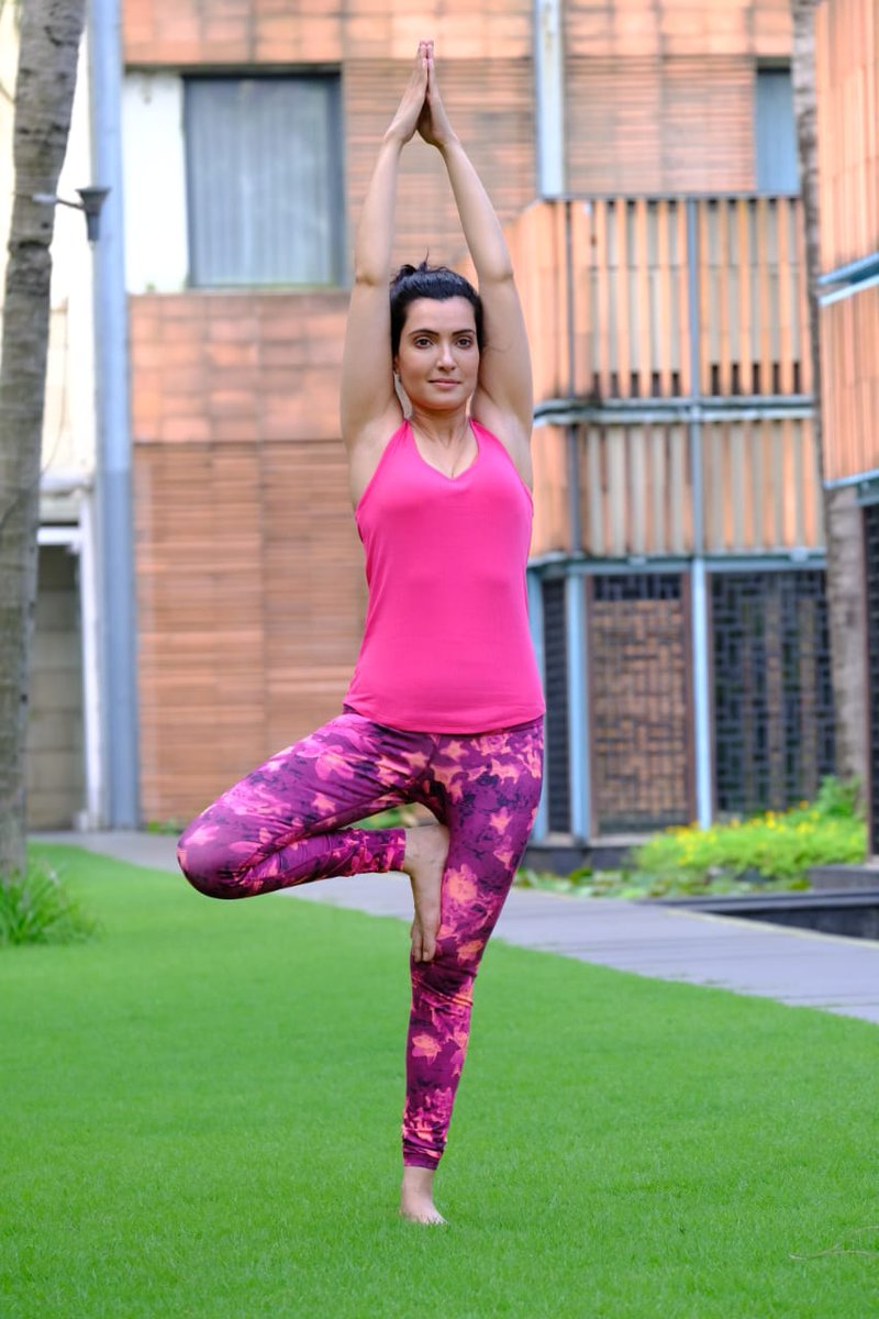 ArpitaCP's tweet photo. YOGA is the gateway to happiness that the body needs in daily life! Happy yoga day! 

#YogaDa #yoga #yogaeveryday https://t.co/Z8zxLFvxGZ