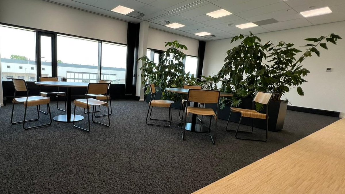 x4 Office tweet media