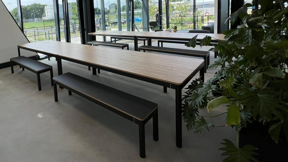 x4 Office tweet media