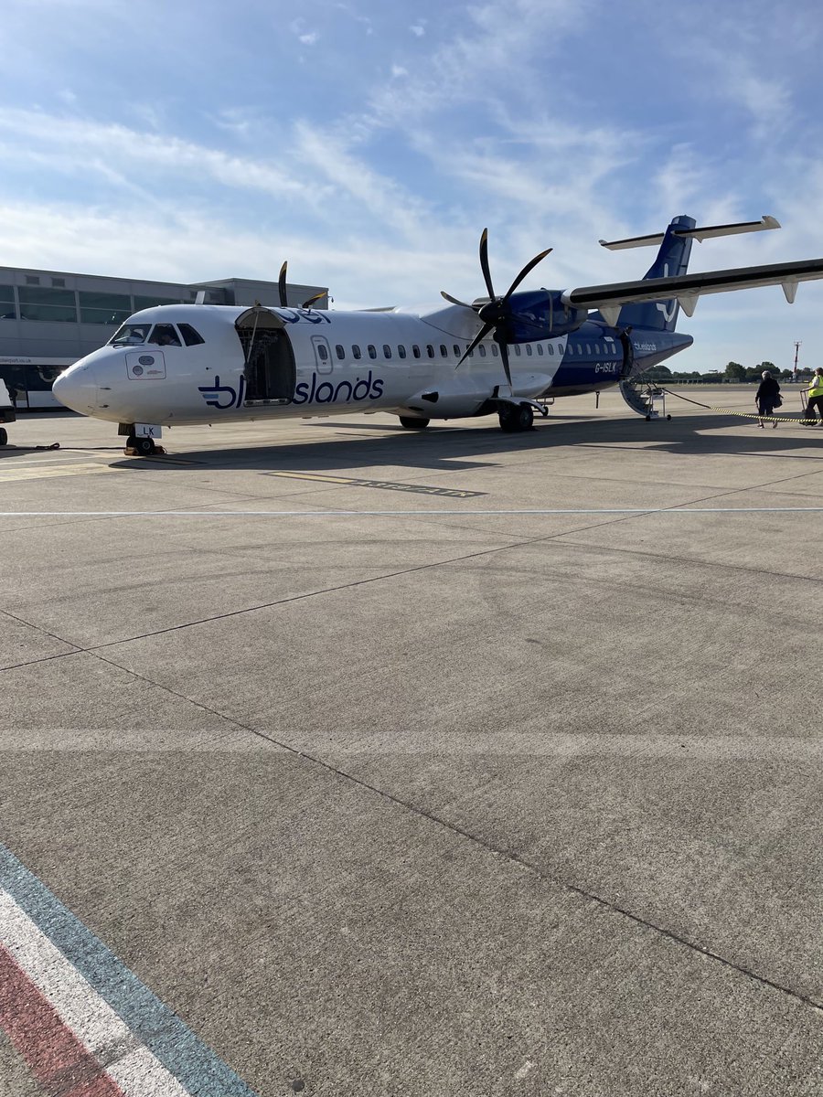 NANCYGOUDIE's tweet photo. As I landed in this plane they told us what we should do if we landed in water!!! Very reassuring!!! 😀 https://t.co/16gpWBEcl9
