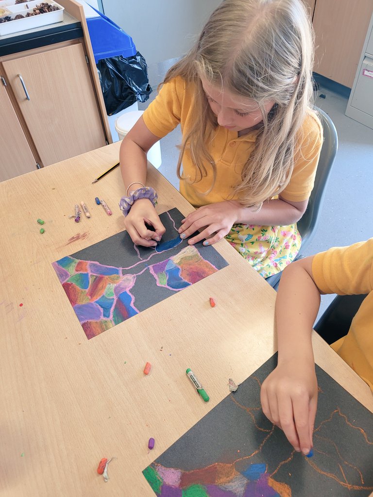 P6Bcdps's tweet photo. Inspired by our learning all about the setting of A Midsummer Night's Dream we created our own tree's for the magical forest. We based them on the fairy Queen and King and thought about what colours represented their character's. #cdpsdg7idl https://t.co/MCzCcn1bXZ
