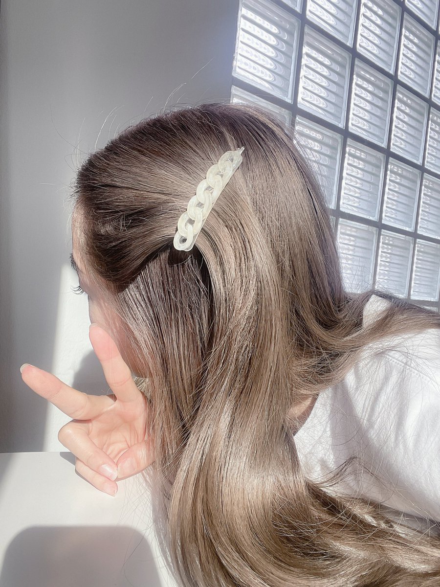 joyjeeloveberry's tweet photo. แค่กิ๊บ ต้องน่ารักขนาดนี้เลยหรอ ฮือออ 🥹✨ ไอเท็มใหม่ล่าสุดจาก Invisibobble Barrette Traceless Hair Clip New 2022 Innovation ไม่ดึงรั้งผม แถมติดแน่นสุดๆ รวบผมให้อยู่ทน สวยอ่ะ!! https://t.co/C74XYG286x