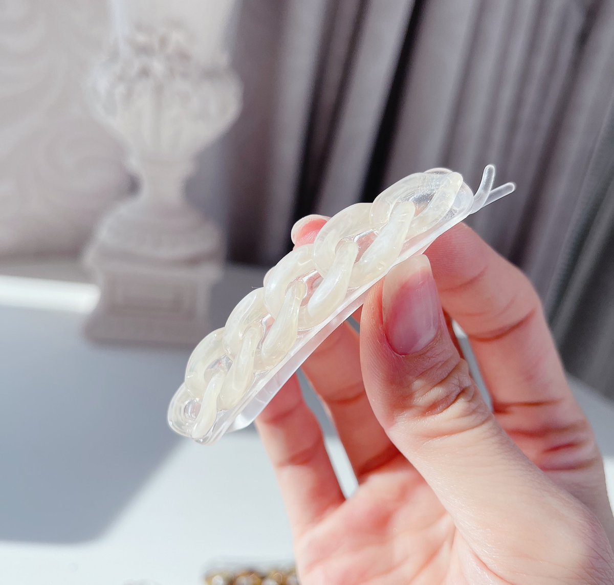 joyjeeloveberry's tweet photo. แค่กิ๊บ ต้องน่ารักขนาดนี้เลยหรอ ฮือออ 🥹✨ ไอเท็มใหม่ล่าสุดจาก Invisibobble Barrette Traceless Hair Clip New 2022 Innovation ไม่ดึงรั้งผม แถมติดแน่นสุดๆ รวบผมให้อยู่ทน สวยอ่ะ!! https://t.co/C74XYG286x