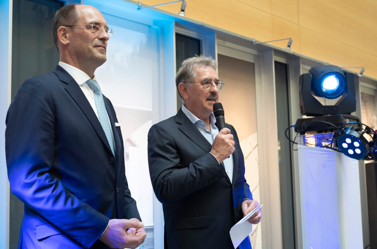 handelsverband's tweet photo. Fotos vom #SommerfestdesHandels gibt es jetzt bei Facebook: https://t.co/LvQkSz1Cwg - wir bedanken uns bei allen Gästen und Sponsoren für das tolle Fest - es war uns ein Vergnügen! https://t.co/IlaC3yCIbh