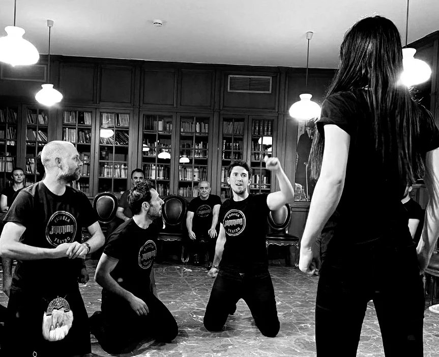 ~•~ La bonitez de la #BibliotecadelSoho elevada a su máxima potencia por los Lunings con su ☆ Muestring de fin de curso 'Estilhitos'.
¡Cuantísimo talento concentrading!
Bravo, alumnings 👏🏻👏🏻👏🏻👏🏻👏🏻👏🏻👏🏻👏🏻👏🏻👏🏻