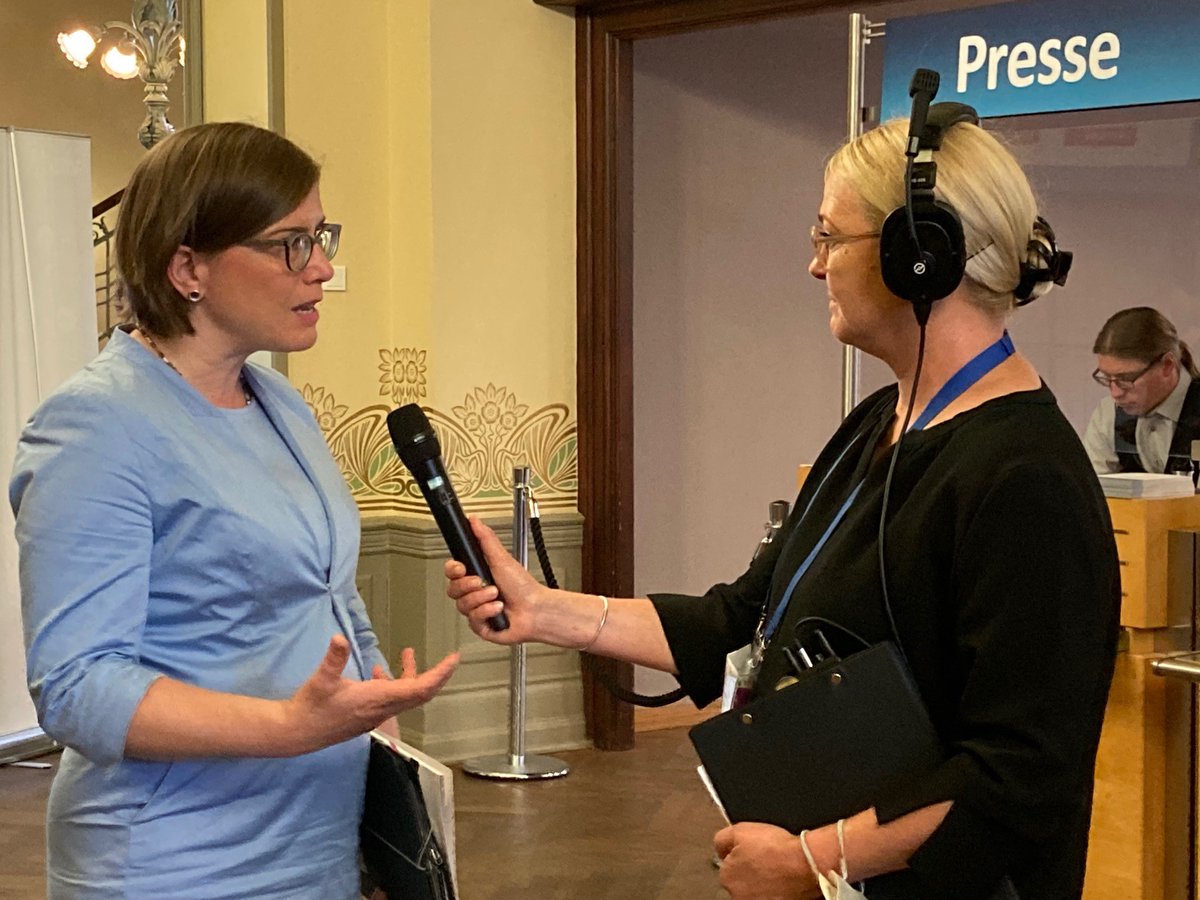 Der europaweit größte Weiterbildungskongress - der Deutsche Volkshochschultag des Deutschen Volkshochschul-Verbandes - ist zu Gast in Leipzig. Heute trafen wir uns zur Pressekonferenz "Gemeinschaftsaufgabe Digitalisierung in der Weiterbildung". #vhsTag2022 #digitalisierung