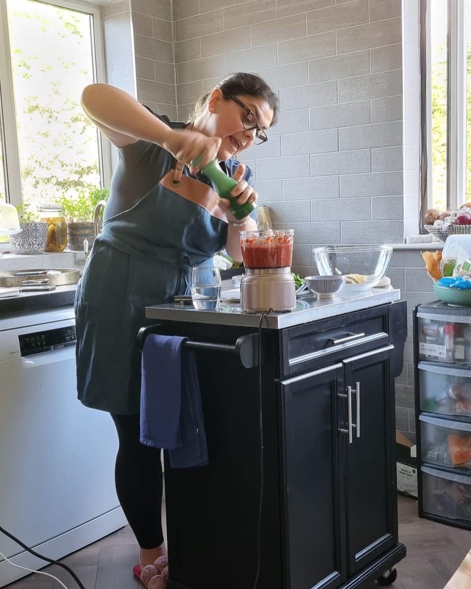 SabrinaGhayour's tweet image. Teaching online cookery classes (in my slippers 😂) First one happened last night and I’ve got 3 more this week. More dates announced tomorrow via mailer and on social so STAY TUNED as they will be my last classes until October!