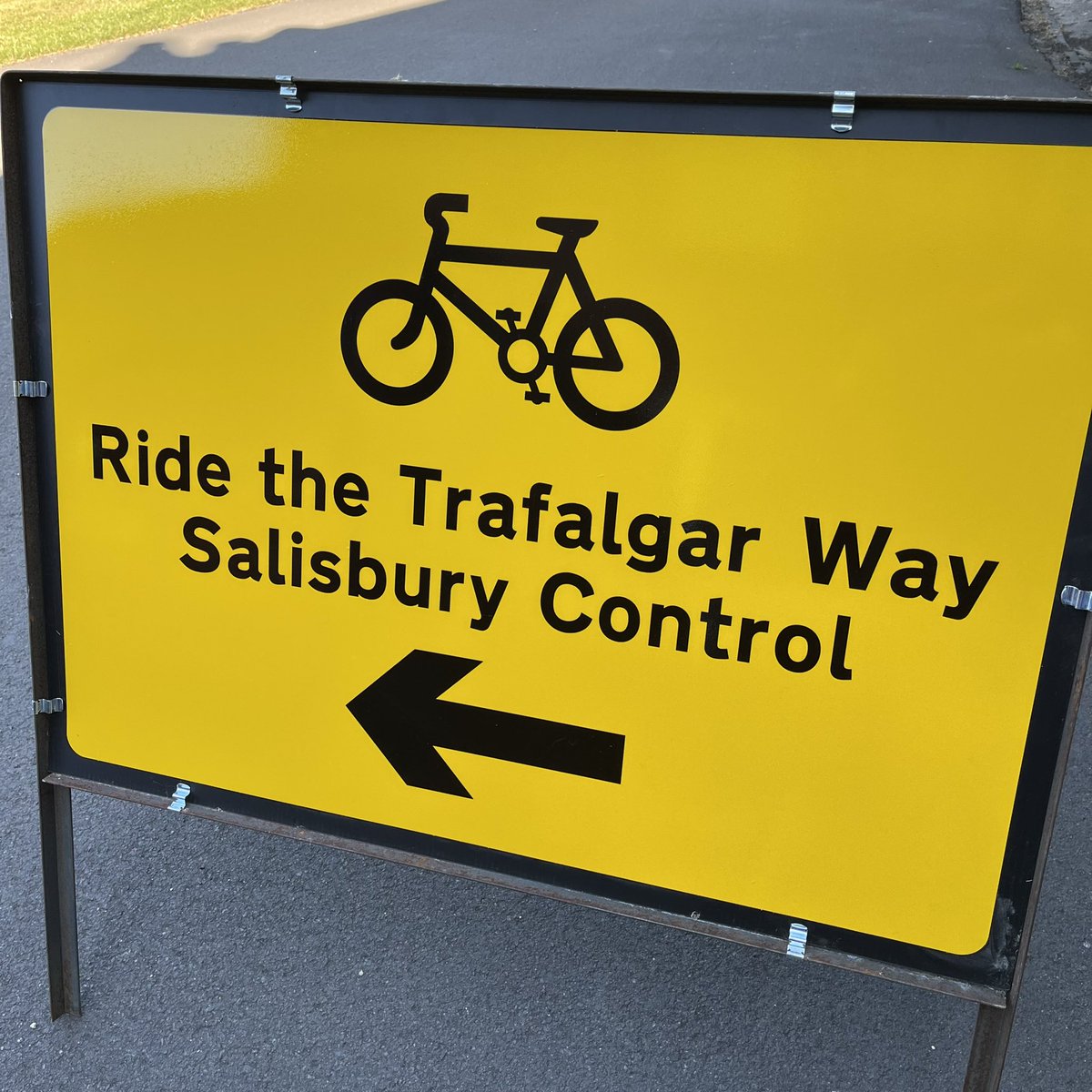 TrafalgarWay's tweet photo. Itโs ride week- In the past some have found it difficult to find our Salisbury Control in the dark. Many thanks to our friends at RTS for making this Salisbury Control sign, ahead of the weekend ๐ง๐ด๐ปโโ๏ธ๐ด๐ดโโ๏ธโฌ
๏ธ๐ด๐ค
#endurancecycling #longdistancecycling #TheWay2022 #RTTWno7 https://t.co/bPpOKj4fFe