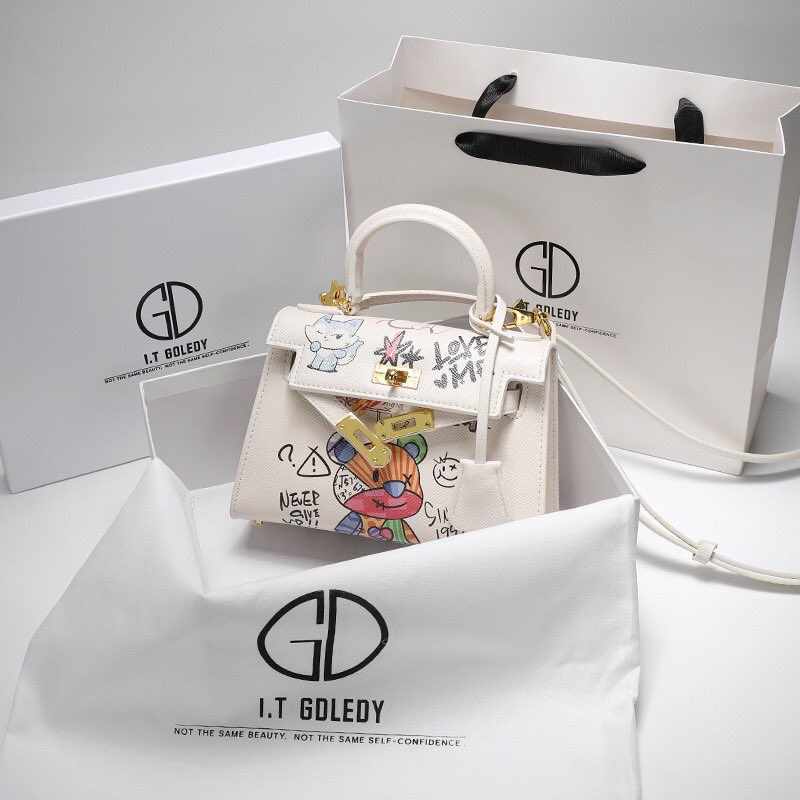 sabrinazhohir's tweet photo. i found the cutest & rare handbag β!!!! β @ShopeeMY
#shopeebys https://t.co/4jLHiX0ctR