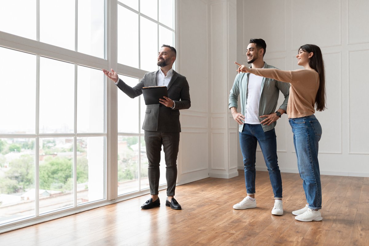 SmartStorageNW's tweet photo. Putting your house on the market can be nerve-wracking. Having strangers coming into your home whilst you may be away from it. 😟
Feel better about your belongings and put them in our #Safe and #SecureUnits until you move out. Book online today: https://t.co/VulSjFT80G https://t.co/VU3fXZRKPq