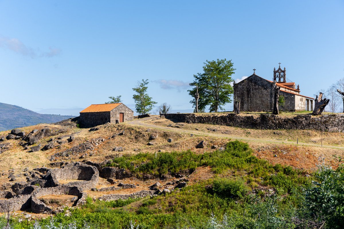 turisriasbaixas's tweet photo. Pobos con encanto, rutas de sendeirismo e importantes monumentos como o #CastelodeSobroso configuran a personalidade do xeodestino #O Condado - #Paradanta. Aproveita a ponte para visitar o interior de #PontevedraProvincia 📸
#LoveRíasBaixas #RíasBaixas https://t.co/0jDOvfsfgb