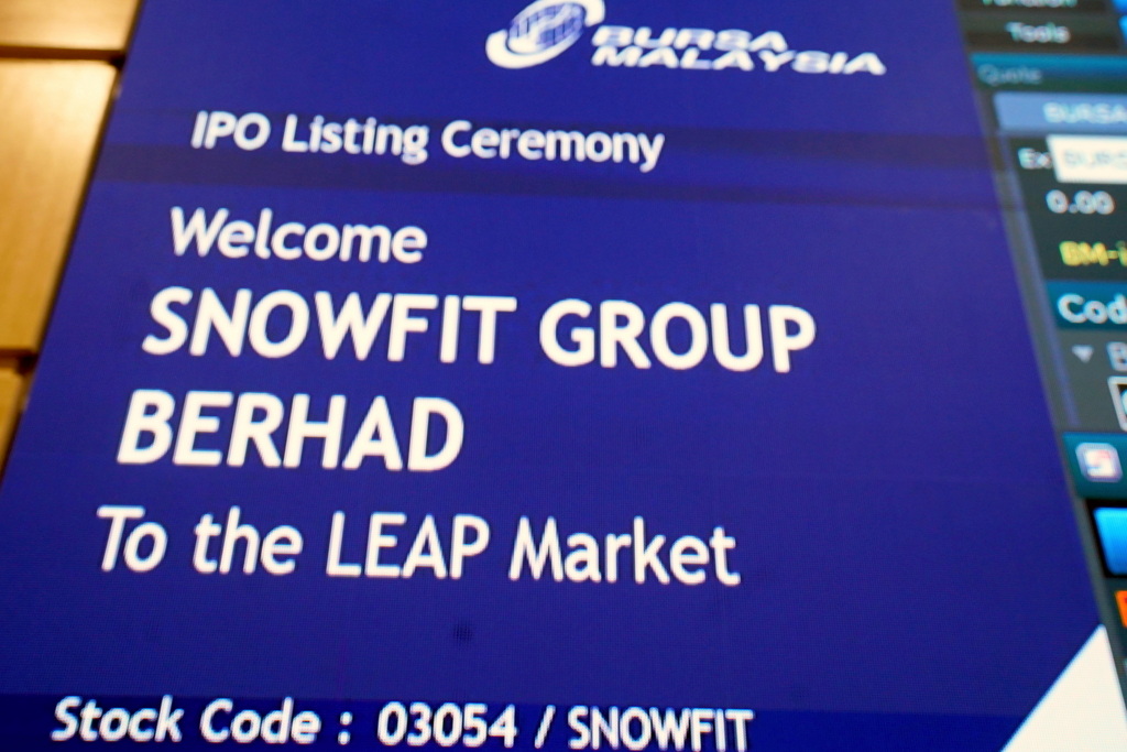 BursaMalaysia's tweet photo. Welcome aboard Snowfit Group Berhad (SNOWFIT: 03054) to the #LEAPMarket! They are principally involved in the provision of massage and wellness equipment. Their products are also sold online!
(1/2) https://t.co/TkpJbUduWp