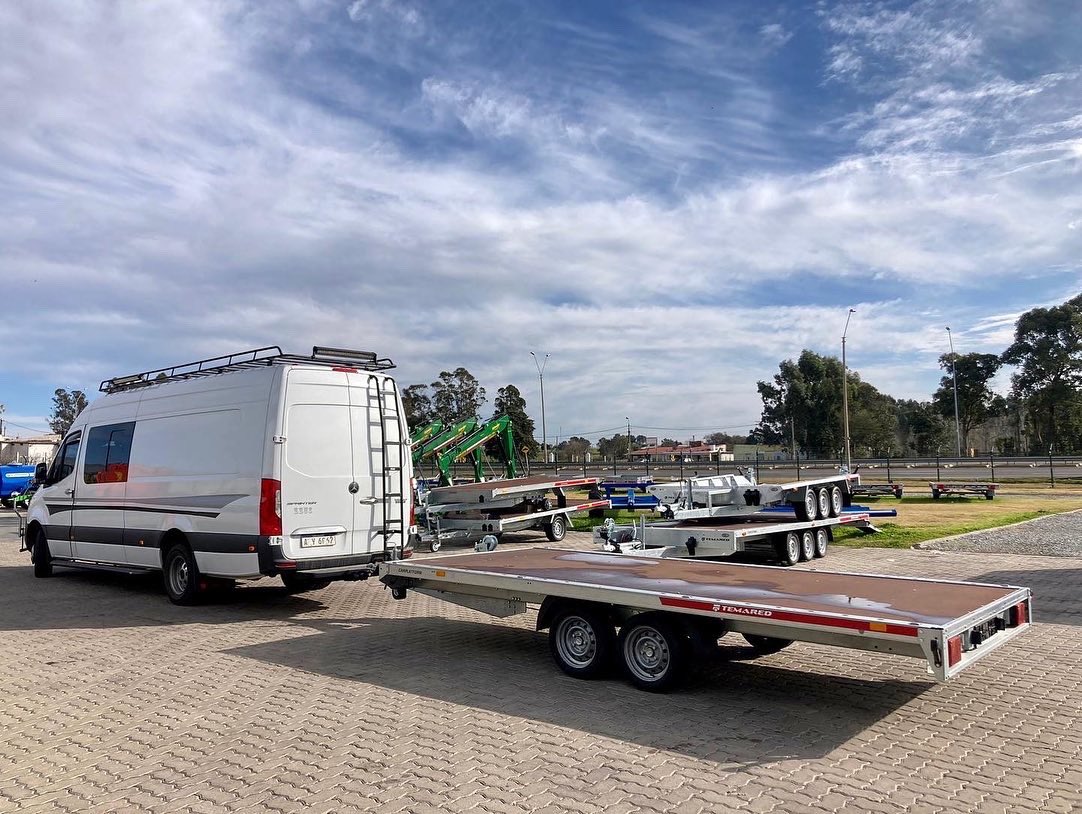 surenamaquinas's tweet photo. Entrega Trailer TEMARED importado de Polonia 🇵🇱 modelo Carplataform 4521 para 2500 kg, con frenos inerciales Knott - Alemania 🇩🇪!!💪💪💪🙌🏻🙌🏻🙌🏻🔥🔥🔥 #Sureña #sureña_maquinaria_agricola #temared https://t.co/ztp2S5EjbU