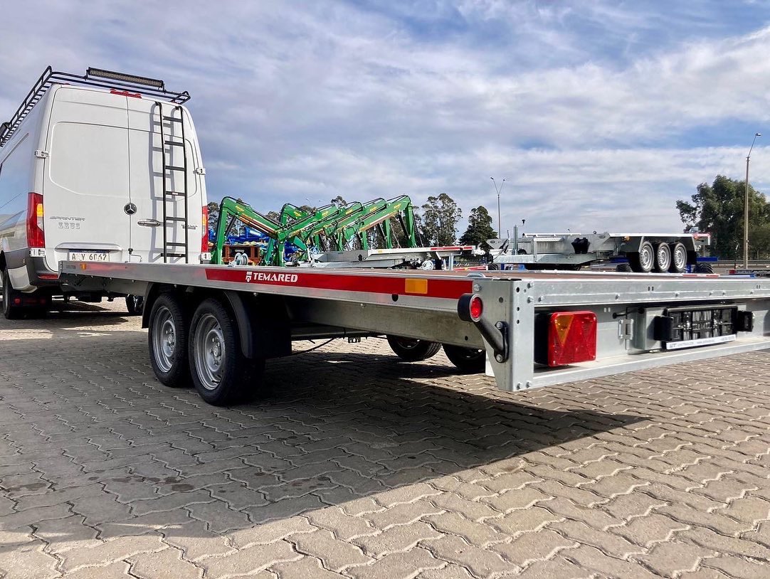 surenamaquinas's tweet photo. Entrega Trailer TEMARED importado de Polonia 🇵🇱 modelo Carplataform 4521 para 2500 kg, con frenos inerciales Knott - Alemania 🇩🇪!!💪💪💪🙌🏻🙌🏻🙌🏻🔥🔥🔥 #Sureña #sureña_maquinaria_agricola #temared https://t.co/ztp2S5EjbU