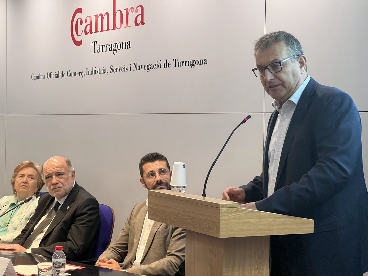 cambrareus's tweet photo. 👉 #PremiPyme2022 a la Formació i Ocupació a l’empresa @EnglishSummerSA. Enhorabona per la tasca que realitzeu👏

@CambraTarragona @cambrareus @camarascomercio @bancosantander @LaVanguardia https://t.co/vM3Hfglcoi