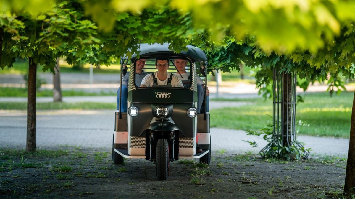 EVChargePlus's tweet photo. Audi has found a great way to upcycle their ETron batteries and use them to power 3 new Rickshaws, created for India's market. ♻️ 

#recycle #Audi #rickshaw #ev #electricvehicles #reuse #electricvehicles #evcharging #evchargeplus https://t.co/S3VSrycTUu