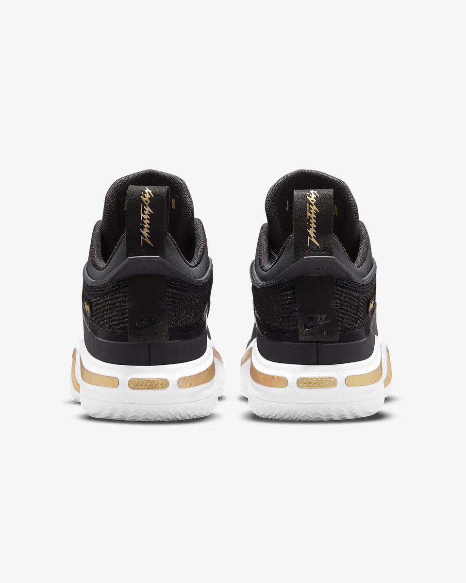 basshu2_com's tweet photo. Air Jordan 36 Low “Black Gold”👟⠀
☑️AJ36のローカットモデルにブラック、ゴールドの気品のある作品。
🗓️ 6/23国内発売予定です。欲しい方は是非!
⠀
📸https://t.co/rrjT513FqE
⠀
#バッシュ #新作バッシュ #スニーカー #新作スニーカー #nike #sneaker
#Jordan #jordan36 https://t.co/D29D2wKVWy