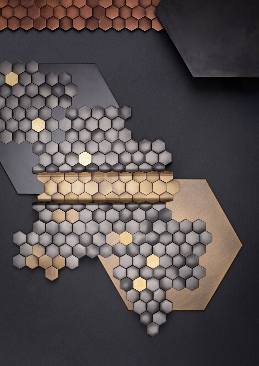 Archdekor2's tweet image. Połączenie wyrafinowanego designu i technologii umożliwiło stworzenie Copycat, eleganckiej sześciokątnej mozaiki, zaprojektowanej przez architekta Cino Zucchi.
#Archdekor #DeCastelli #panele #panelemetalowe #paneledekoracyjne #paneleścienne #walldesign #walldecor #ściany #design