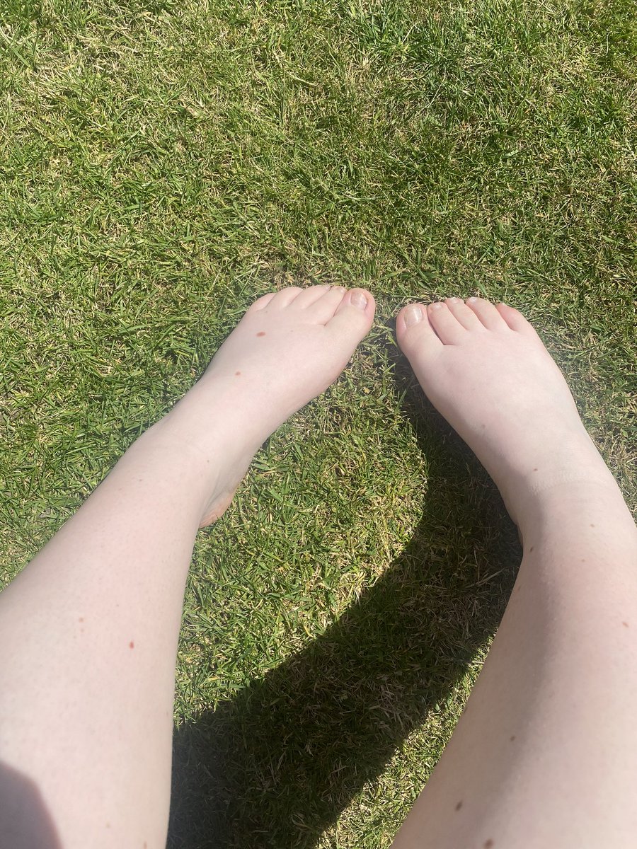 Feetpics_dirty's tweet photo. Bare feet in the sunshine 😏 DM for more! https://t.co/vEdgQT5NiH