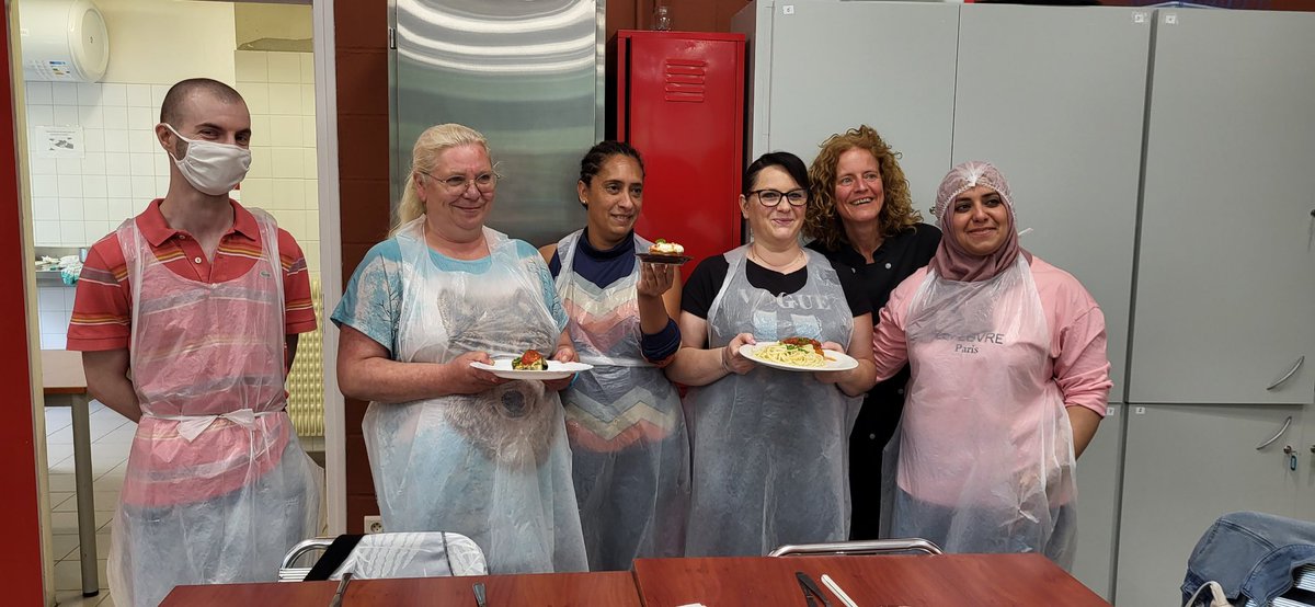 REVELSverine's tweet photo. À maromme des ateliers cuisine pour sortir de l’isolement,découvrir les métiers qui recrutent et une formation adaptée @Poleemploi_Ndie @GRETA_Normandie #cailly emploi https://t.co/Q68ha8pma0
