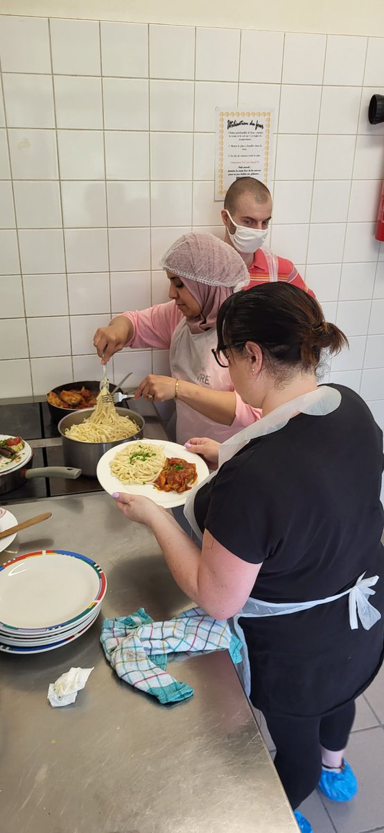 REVELSverine's tweet photo. À maromme des ateliers cuisine pour sortir de l’isolement,découvrir les métiers qui recrutent et une formation adaptée @Poleemploi_Ndie @GRETA_Normandie #cailly emploi https://t.co/Q68ha8pma0